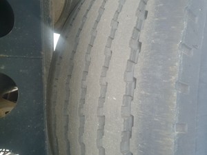 Foto Reifenprofil der 2ten Achse | Fahrerseite