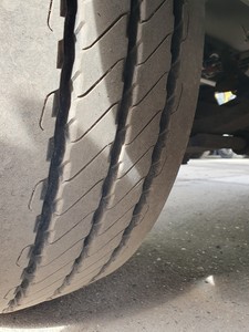 Foto Reifenprofil der 2ten Achse | Beifahrerseite