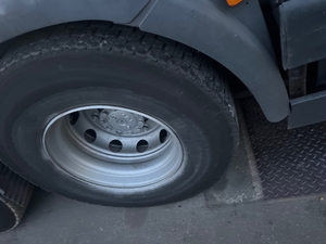 Foto Reifenprofil der 3ten Achse | Beifahrerseite